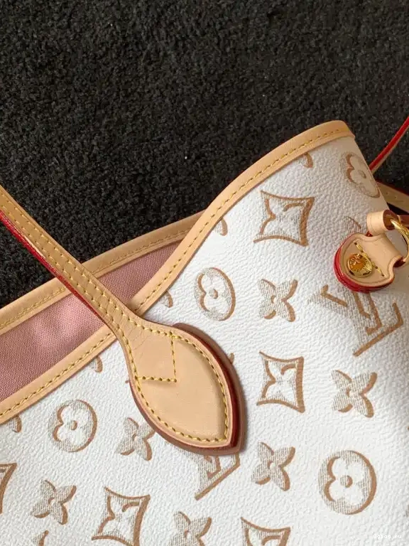 VUITTON MM LOUIS NEVERFULL 0528